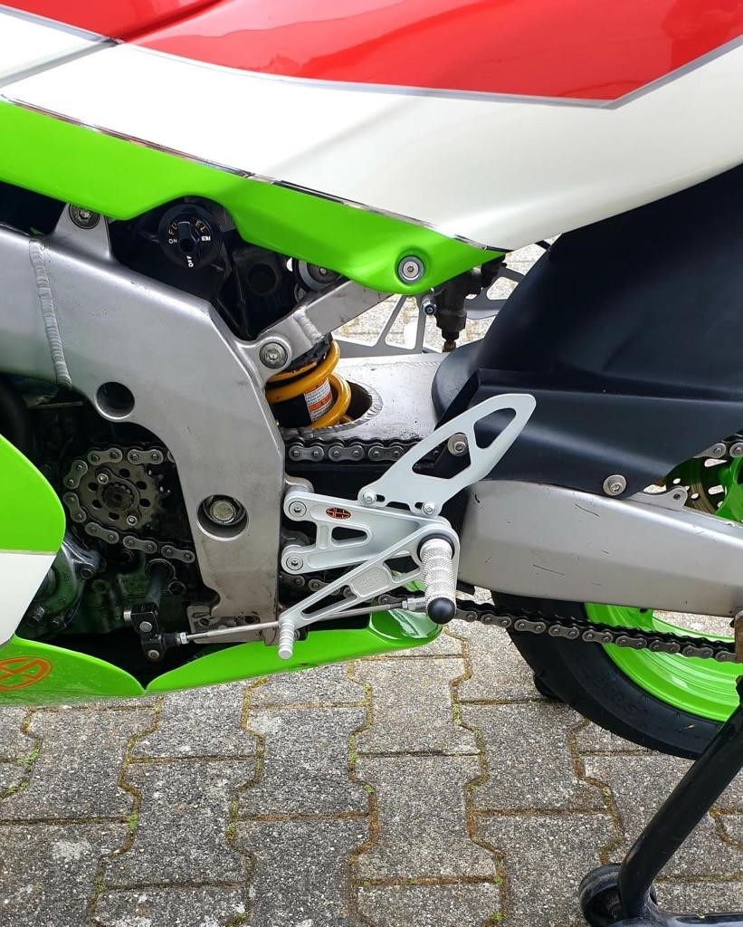 SESRaceProducts's tweet photo. Kawasaki ZXR400L Rearsets back in stock! Modelled and looking great here by our friends at Perfect Dream Bikes in Holland. #Kawasaki #ZXR400 #Rearsets #Racing 
https://t.co/eE8gSWgMiV https://t.co/a7Vsqhtd3n