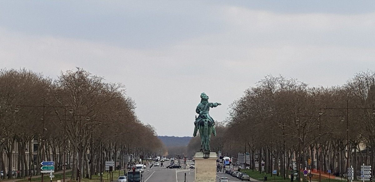 France_Project1's tweet photo. #Versailles #worldtimecapsule 
A picture for our time capsule. 
@TarunaK78648372 
@TeamTait 
@VancouverStart https://t.co/8u1RfeUFfq