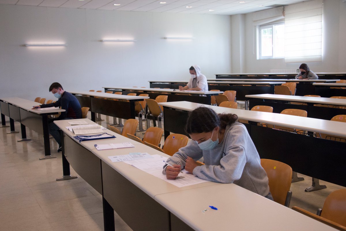 C_Mas_Camarena's tweet photo. ¡Exámenes del Diploma!
🤓 Los alumnos de la 5ª promoción del Programa del Diploma IB han empezado las pruebas oficiales tras 2 años de preparación exhaustiva.
🙌 ¡Todos les deseamos muchísima suerte! 🙌
.
#DiplomaInternacional #ProgramaDelDiploma #ColegioInternacional https://t.co/KGfvd54sYD