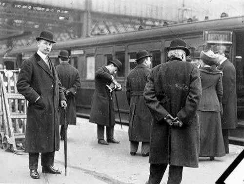 The British Titanic Society wants to save these carriages, built at Eastleigh in 1907. They carried some of the best-known Titanic passengers - many of whom did not survive. Here are the trains at Waterloo on 12 April 2012. Story on  @BBCSouthNews today. 2/2