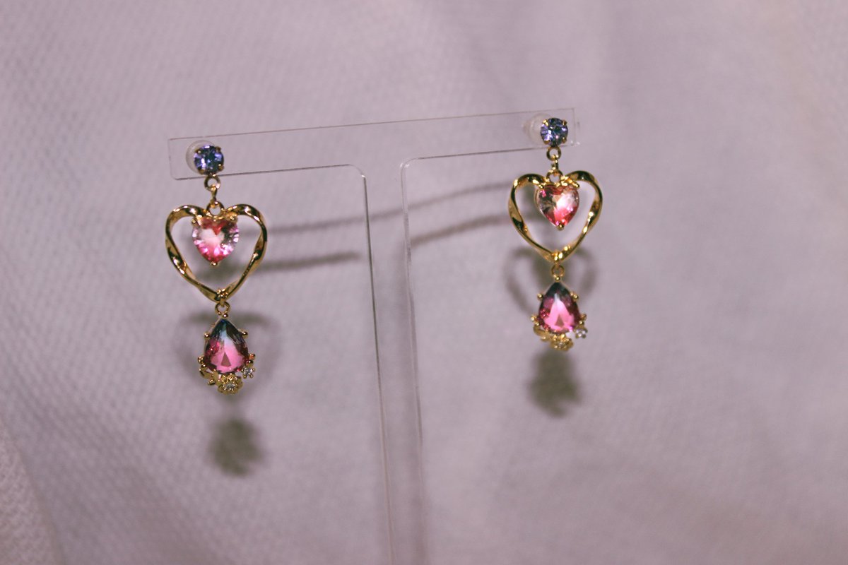 💖그라데이션 하트 귀걸이💖 14,000₩(14$)
몽환적인 느낌의 퍼플~핑크 조합💜 딱 한점만 제작된 아이랍니다🙏 은침으로 알러지 걱정 없이 착용하실 수 있어요🥰
구매는 아래링크 이용해주세요!!
mistisch.com/product/gradat…
