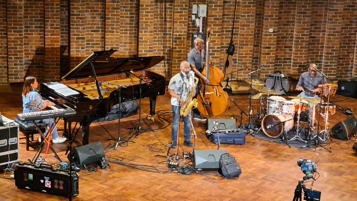 It's #InternationalJazzDay! Celebrate with us tonight as we broadcast an exclusive double bill with <a href="/DenysBaptiste/">Denys Baptiste</a> and <a href="/rebeccanashkeys/">Rebecca Nash</a> from our own <a href="/TurnerSims/">Turner Sims</a> #Jazz #InspiringMusic #FridayFeeling  turnersims.co.uk/events/turner-…