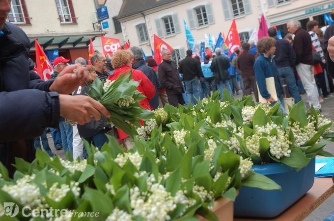 22) et on garda le muguet… parce que ça se cultive mieux que l’églantine….Et qu'il y avait eu des usages ouvriers de la fleur avant et qu'on pouvait oublier que Vichy l'avait récupéré