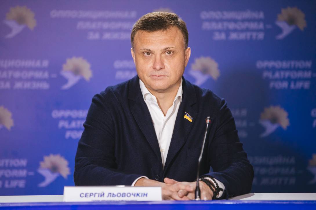 oppo_platform's tweet image. Сергей #Лёвочкин: Всего за год работы #правительства #задолженность по выплате #зарплат выросла почти на 40%, в том числе – на 5,3% за март. Это огромная сумма в 3,4 млрд гривен, которая заработана нашими гражданами, но до них до сих пор не дошла.
➡️ bit.ly/2QMoxwO