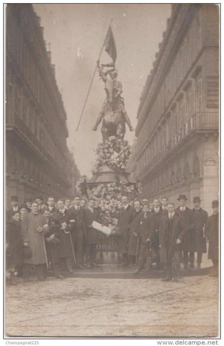 30)C'était aussi dans l'héritage des ligues d’extrême droite qui manifestaient le 1er mai dans les années 20 et 30Généralement autour de la statue de Jeanne d’arc près du Louvre à Paris.
