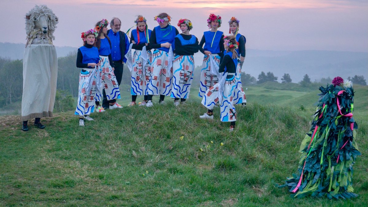 All-women Morris side @BossMorris_ are marking May Day by leading a livestreamed dance at dawn tomorrow. They join @itsanitarani to talk about the tradition and what they are doing to modernise it bbc.in/2QMiQiq