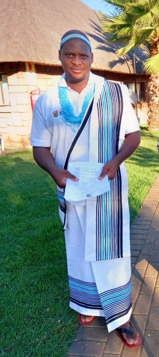 How to dress up royalty 101 🤴 #AmaTshawe #NtongandeMaqoma #ZwelithobileNgozi #thebeadguru #Nombuyidesigns