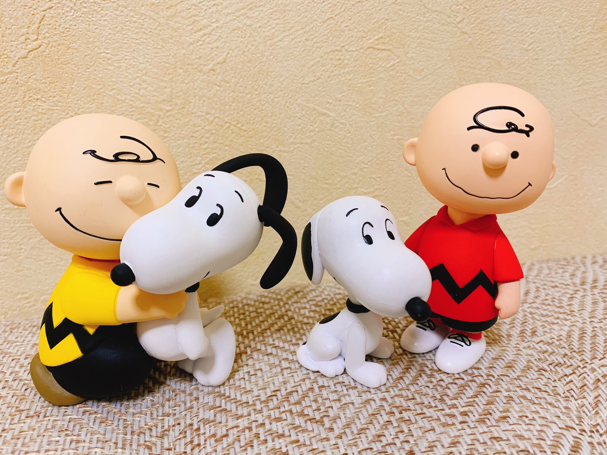 ためこう Yuchanjosou チャーリーブラウンがスヌーピーをぎゅっとしてるポーズが最高に良いです Twitter