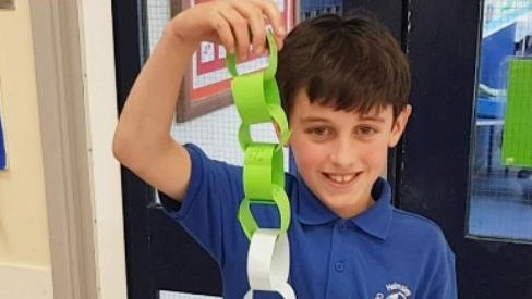 HelmRLT's tweet image. We visually connected our #learning using paper chains #makinglinks #funfractions. #Collaboration is one of our school #star #values and everyone benefits working as a #team