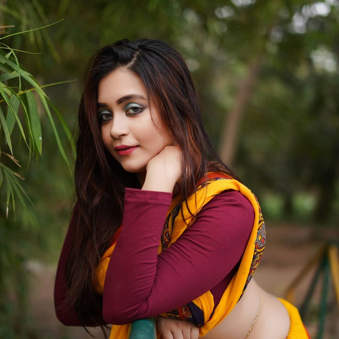 Roohi Lying on Sofa Showing Boobs – Naari Magazine Shoot