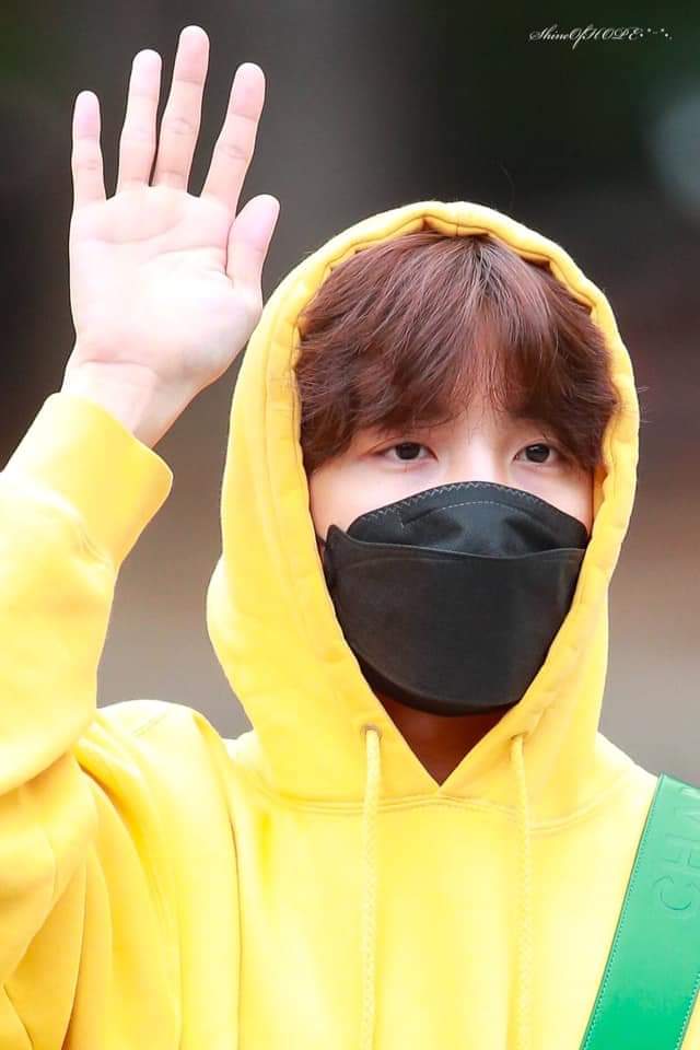 His eyes and he looks so cozy wow   @BTS_twt  #BTS    #BTS_Butter    #BTSARMY  