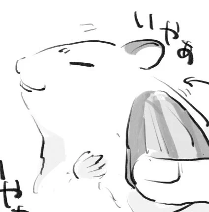 ハンドクリーム塗ったけど…そろそろいっかな…というテキトーさでハムスターに手を伸ばすと匂い嗅がれたあと「ウワッ…まじ…コイツ…っ」って顔される 