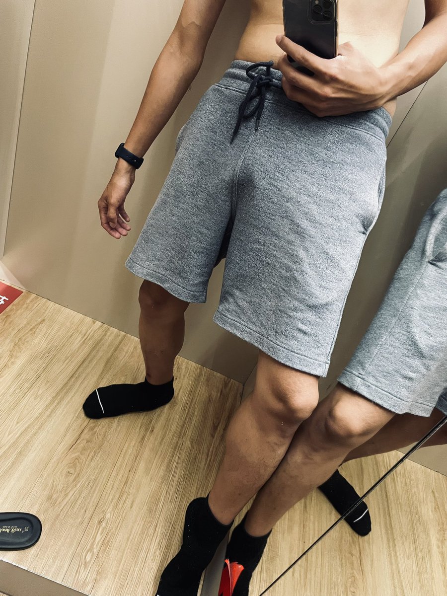 突然很想拍照📷

有小腿控嗎？