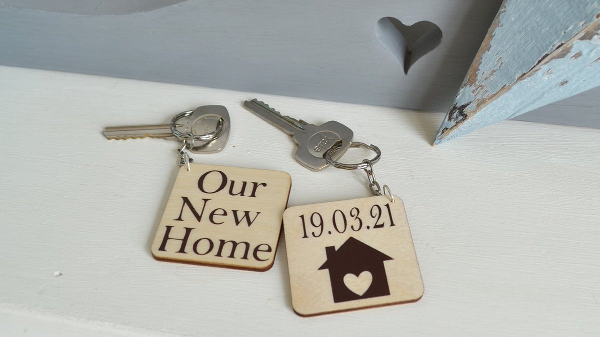 Good morning #elevenseshour 
With all of this house buying going on, my  new home wooden #personalised keyrings would make a lovely gift for a special purchase! #shoptbch Available in my <a href="/BritishCrafting/">BritishCraftHouse</a> shop
thebritishcrafthouse.co.uk/product/our-ne…