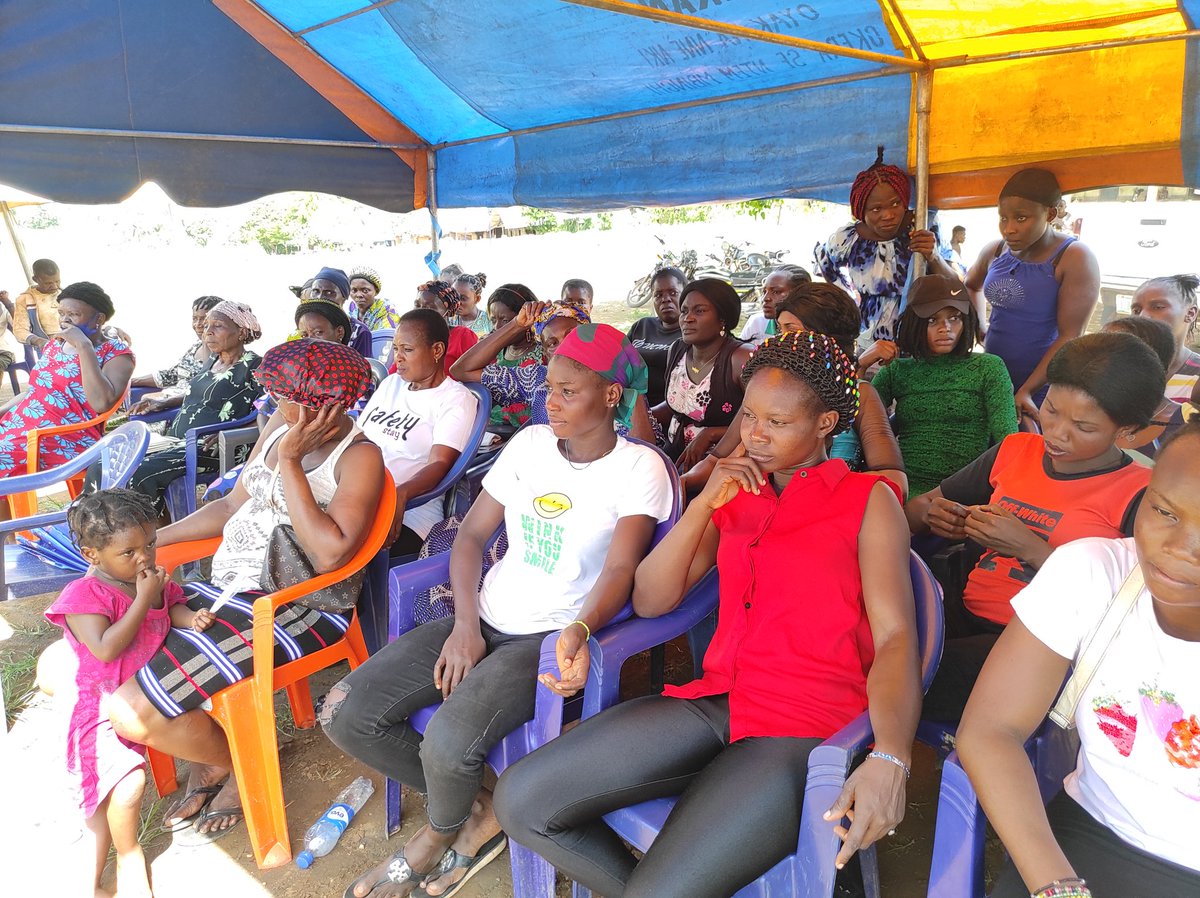 Watin good for people weh deh valley good for those for mountain too.
Na why we carry #Tetanus elimination Campaign enter some Communities for Inside #Akamkpa to encourage them make Dem come take their vaccines.
The good thing be say all TBAs and chiefs don agree to work with us