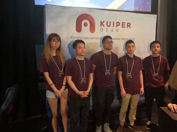 A younger Ponlo playing mid at a tournament