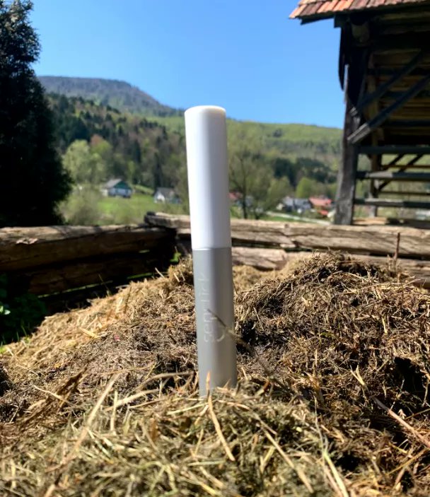 senzemo_company's tweet photo. Measuring temperature in mulch piles helps to optimize decomposition. 
Learn more about how Senstick helps our customers!

#compost #mulch #temperature #fahrenheit #agriculture #agtech #sensor #iot #AgriTech #agricultura https://t.co/GJZ7PxYMy6
