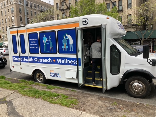Big news! <a href="/NYCHealthSystem/">NYC Health + Hospitals</a> is deploying three mobile units across NYC to offer #COVID19 testing and vaccines to homeless individuals. The Street Health Outreach and Wellness mobile units will engage individuals where they are: ow.ly/DcOR102IA72
#NYCVaccineForAll