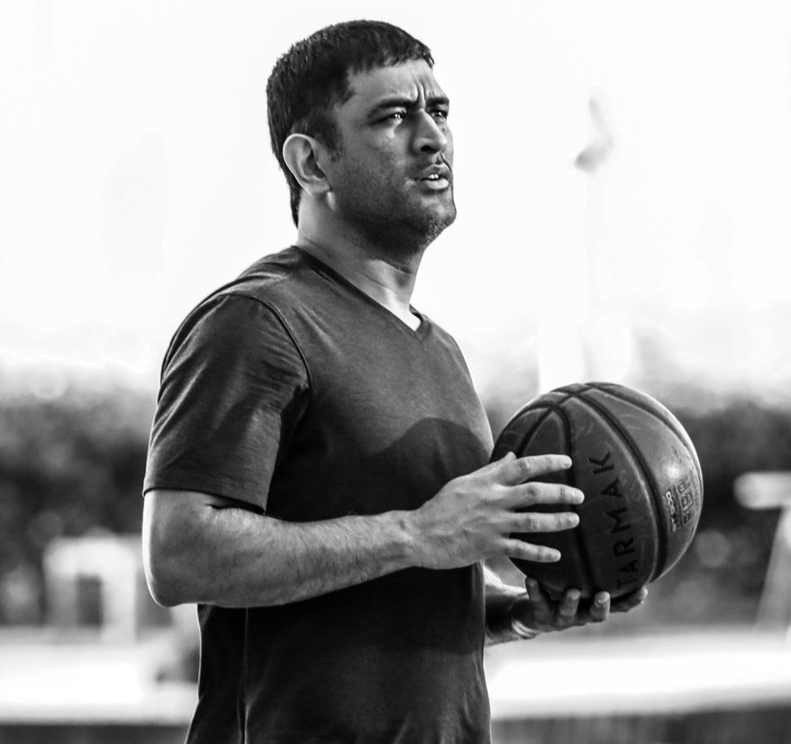 TrendsDhoni's tweet photo. Happy Birthday Dear Ajith Kumar 🤗 

Best wishes for #Valimai and all your future endeavours on behalf of @msdhoni fans ❤️

#HBDThalaAjith https://t.co/jLnzdzCgT6