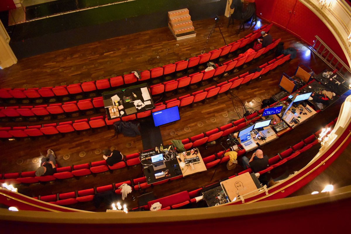 DT_Berlin's tweet photo. Die Vorbereitungen für die morgige Livestream-Premiere von "Lear" laufen auf Hochtouren. Werft einen Blick #behindthestreams https://t.co/L3xMmnxhOR