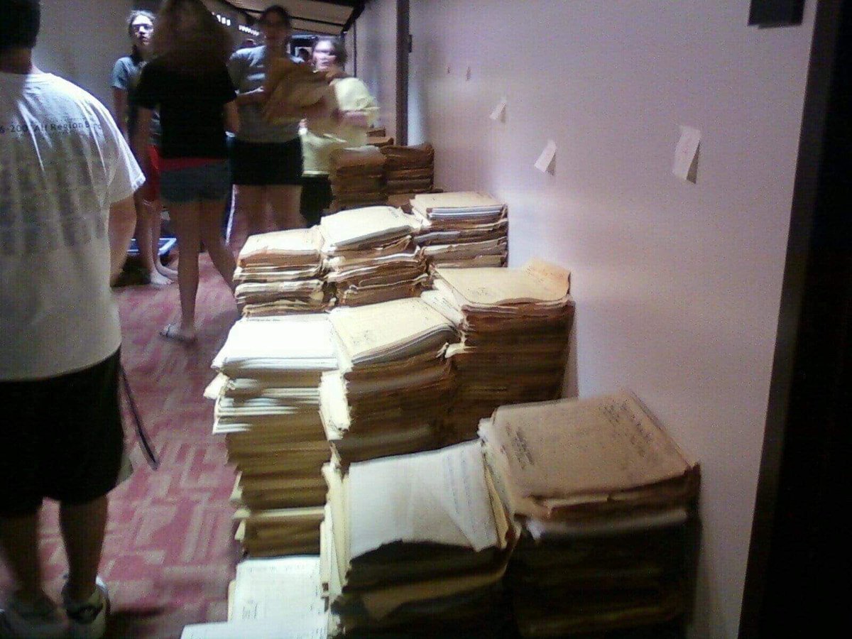 TBS_AY's tweet photo. A neat piece of history shared from one of our TBSigma alumni !🤍💙

“On this day 10 years ago, TBS moved all the library music from Brookes-Shivers Hall to the brand new music building that had just opened up that week. These stacks lined the whole hallway.”

#TBΣ #AY #memories https://t.co/dGZIGm6uzj