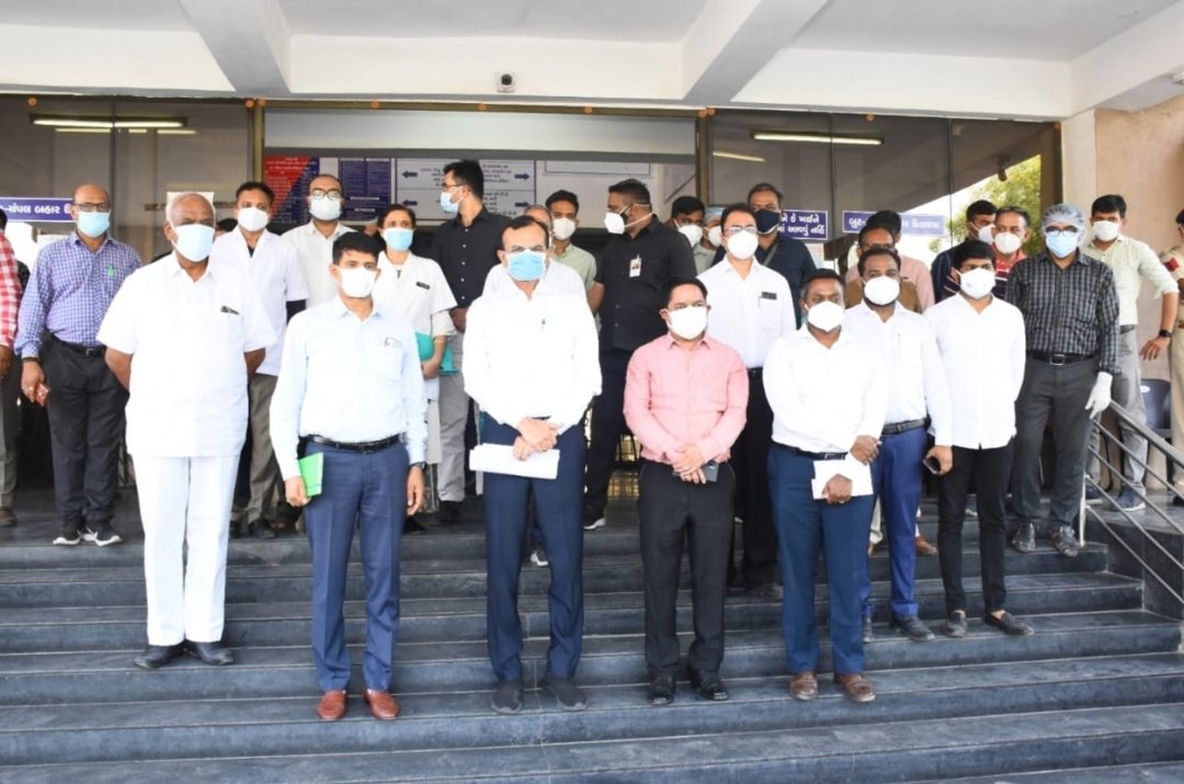 ArunMaheshIAS's tweet photo. Review of #covid response and field visit to singarwa subdistrict hospital at #Ahmedabad by H'ble State Home Minister @PradipsinhGuj. The hospital is serving patients of daskroi and AMC outer limits in the #COVIDEmergency2021 https://t.co/djW22vW6pH