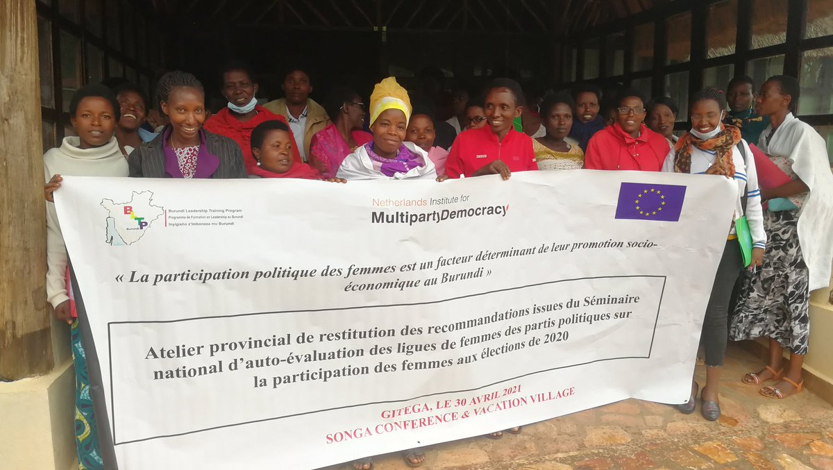Activités intensives des partis politiques à travers leurs représentantes dans le cadre du renforcement de la bonne gouvernance au #Burundi. Au terme d'un atelier à Gitega des Représentantes des ligues des femmes de Partis pol. le Président du #CDP encourage ses représentantes.