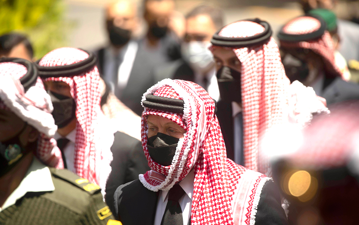 الملك يشارك في تشييع جثمان الأمير محمد بن طلال بترا الاردن