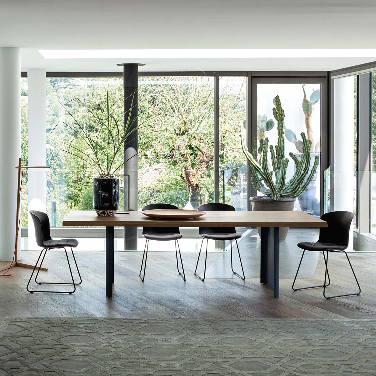 Descubre la firma de diseño italiana Devina Nais en nuestro nuevo post del blog. Mesas, dormitorios y muebles de salón fabricados de forma artesanal en madera maciza. 
Link al post: muebles-lara.es/.../devina-nai…
#MueblesLara #TiendaDeMuebles  #DevinaNais #Blog #MesasDeComedor