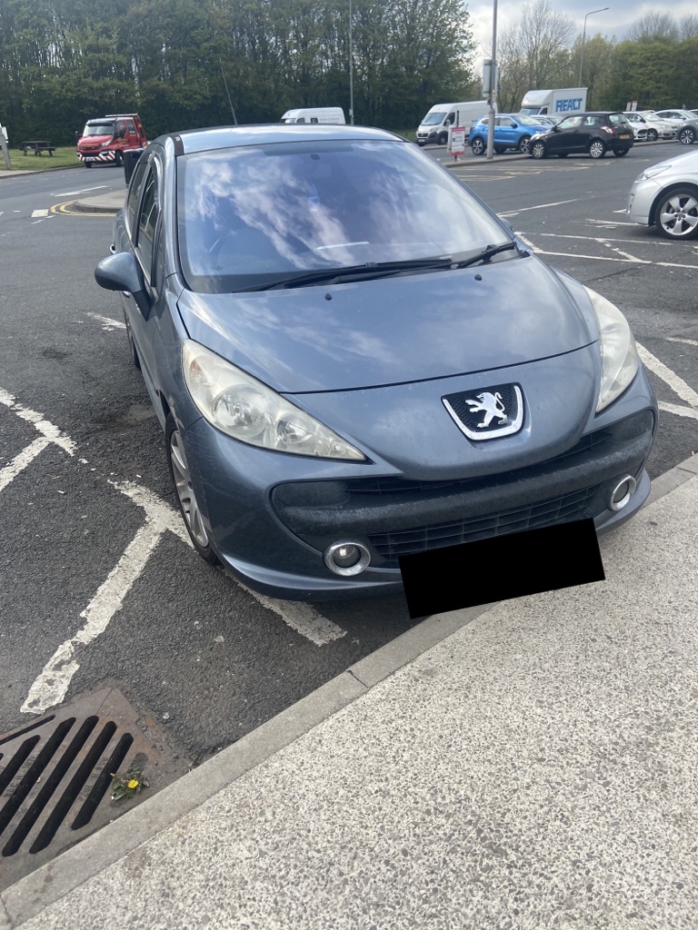 WYP_RPU's tweet image. Hartshead Moor Services, M62 Westbound - Disqualified Driver from South Yorkshire, visiting West Yorkshire for something to eat. Driver reported to court, vehicle seized. #team4 #opssupport