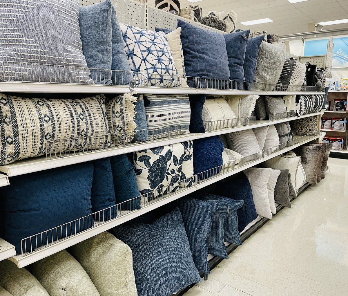 Shout out to Sytryna and Cecilia for keeping their zones on point! 🎯🎯 @JPDixon77 <a href="/KevinKaminski10/">Kevin Kaminski</a> <a href="/Carrie_Kay31/">Carrie Pittman</a>