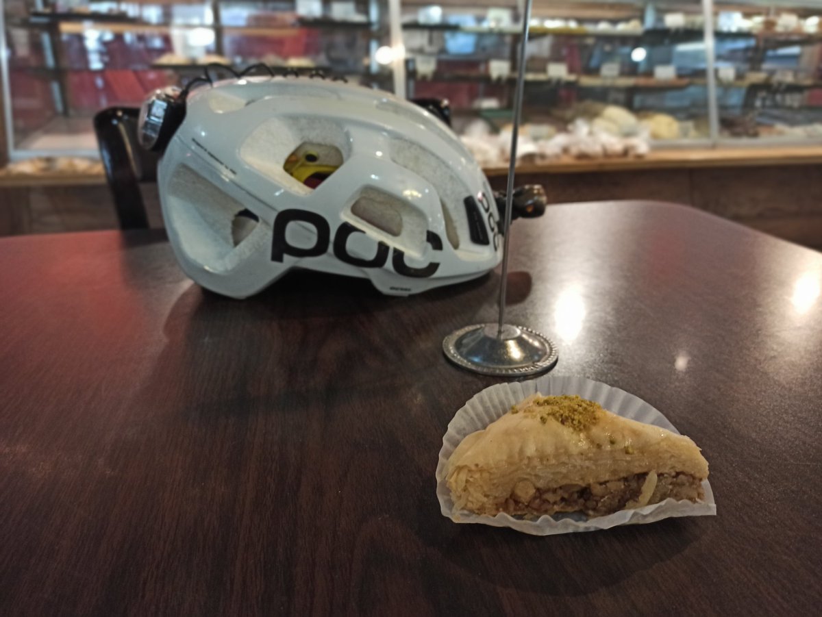 carlitecarfangs's tweet image. #30DaysOfBiking Day 26: Explored a new route on the way to work, discovered a horse ranch. Also, daycare, and Ingrid&apos;s to go for dinner at the park. Nice conversation with the owner, and led to a free sample of baklava. 

#BikeLocalShopLocal
#LocalBusinessLocalFriends