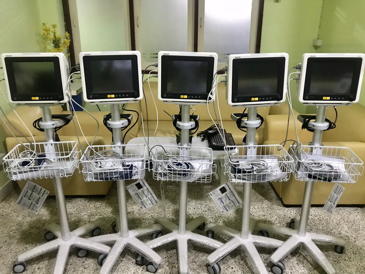 5.1 เครื่องวัดความดัน วัดชีพจร ติดตามการทำงานของหัวใจ และออกซิเจนในเลือด (Vital Sign Monitor) ยี่ห้อ Philips Goldway รุ่น G30E จำนวน 5 เครื่อง มูลค่า 500,000 บาท5 Patient Monitors (Philips Goldway G30E) : ฿ 500,000.00 #WINfinity2021  #winmetawin