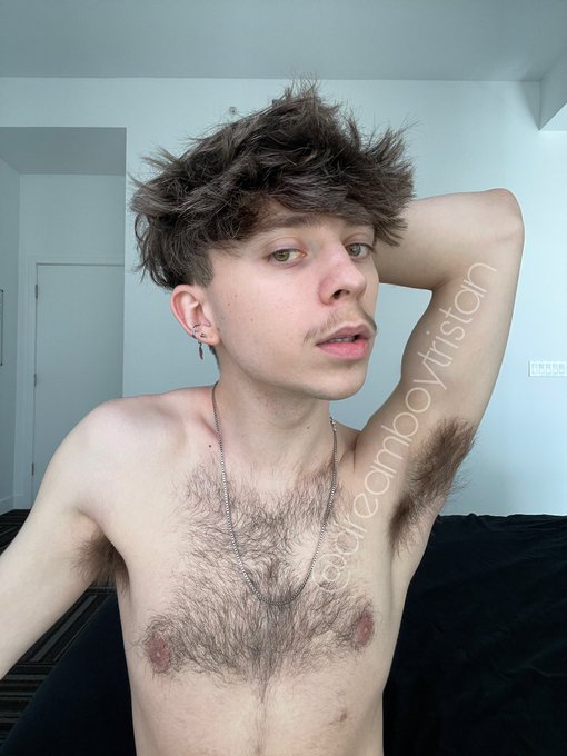 the face:                    the pole: https://t.co/9TrUVpTUBx