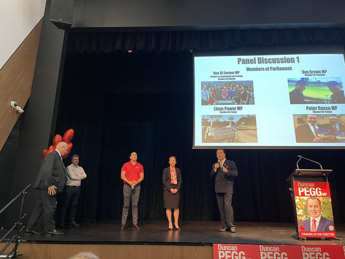 GrahamPerrettMP's tweet photo. At a community farewell for the magnificent Member for Stretton Duncan Pegg. Huge community turnout and leaders and politicians too. Celebrating his life of service this far. @DuncanPeggMP @JEChalmers @AnnastaciaMP @MrKRudd @donbrownmp @PeterRussoMP @DiFarmerMP https://t.co/zZzRC8uHS0