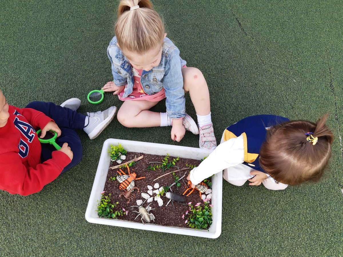 mcrojasmena's tweet photo. Jugamos con los minimundos de animales #primerciclobenalmadena disfrutamos al aire libre #2años  @Novaschool_es https://t.co/oFtzUdo2NI