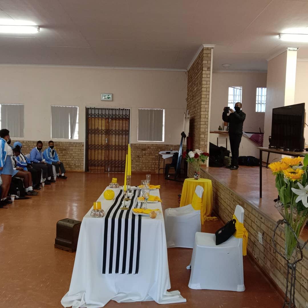 Today I am blessed to have been invited to motivate and encourage the Grade 12 learners at Tetlanyo High School! #ReadWriteConquer [see my pinned tweet⬆️] @NCapeDSAC @Vivomobile_SA @MTNza @Absa @MercedesBenz_SA @nacsouthafrica
