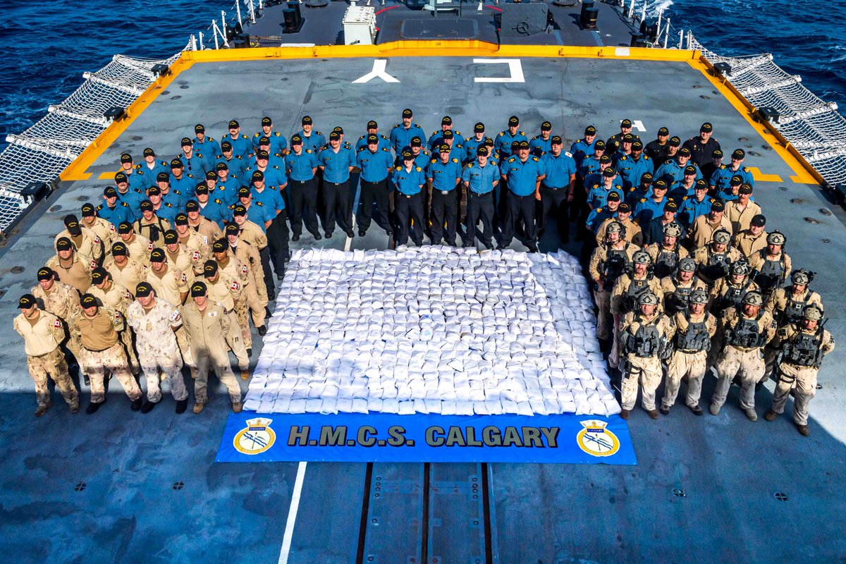 CMF_Bahrain's tweet image. HMCS Calgary 🇨🇦 has made the largest ever heroin bust in CMF history, after interdicting 2,835lbs from a vessel in the Arabian Sea.

Read more: bit.ly/2SiCmDN

#ReadyTogether #OpARTEMIS
@RoyalCanNavy