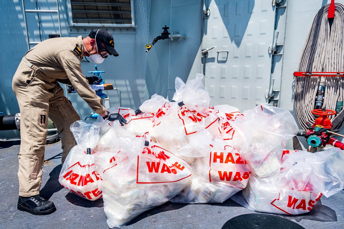 CMF_Bahrain's tweet image. HMCS Calgary 🇨🇦 has made the largest ever heroin bust in CMF history, after interdicting 2,835lbs from a vessel in the Arabian Sea.

Read more: bit.ly/2SiCmDN

#ReadyTogether #OpARTEMIS
@RoyalCanNavy