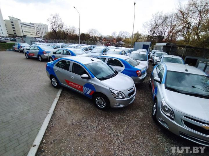 каршеринг hello минск. каршеринг в минске. каршеринг hello минск. тесла каршеринг. каршеринг hello минск.