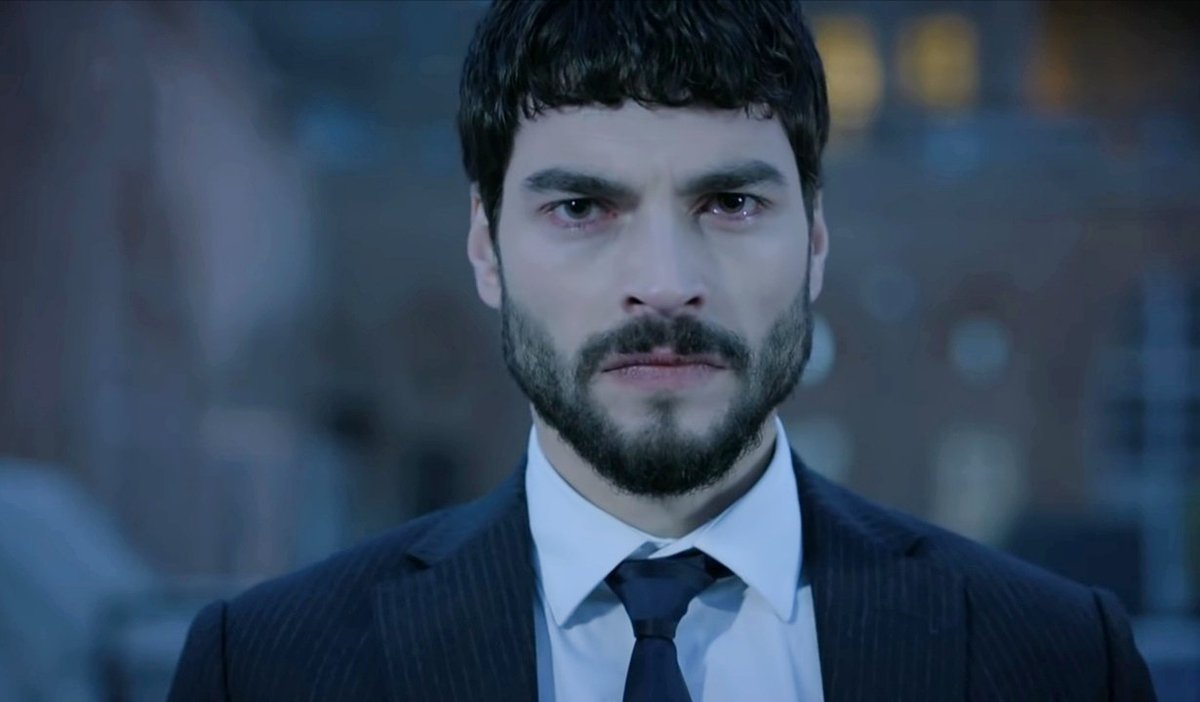 "İnsan gerçek olmayacak bir şeyi hayal edemez ki... "

#ReyMir ~#Hercai 🦋
