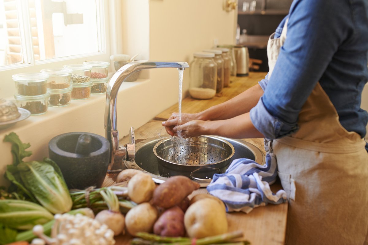 Stay healthy by making handwashing a regular part of your cooking routine. #Washyourhands to prevent spreading germs to your food and your family.  go.usa.gov/xsV28