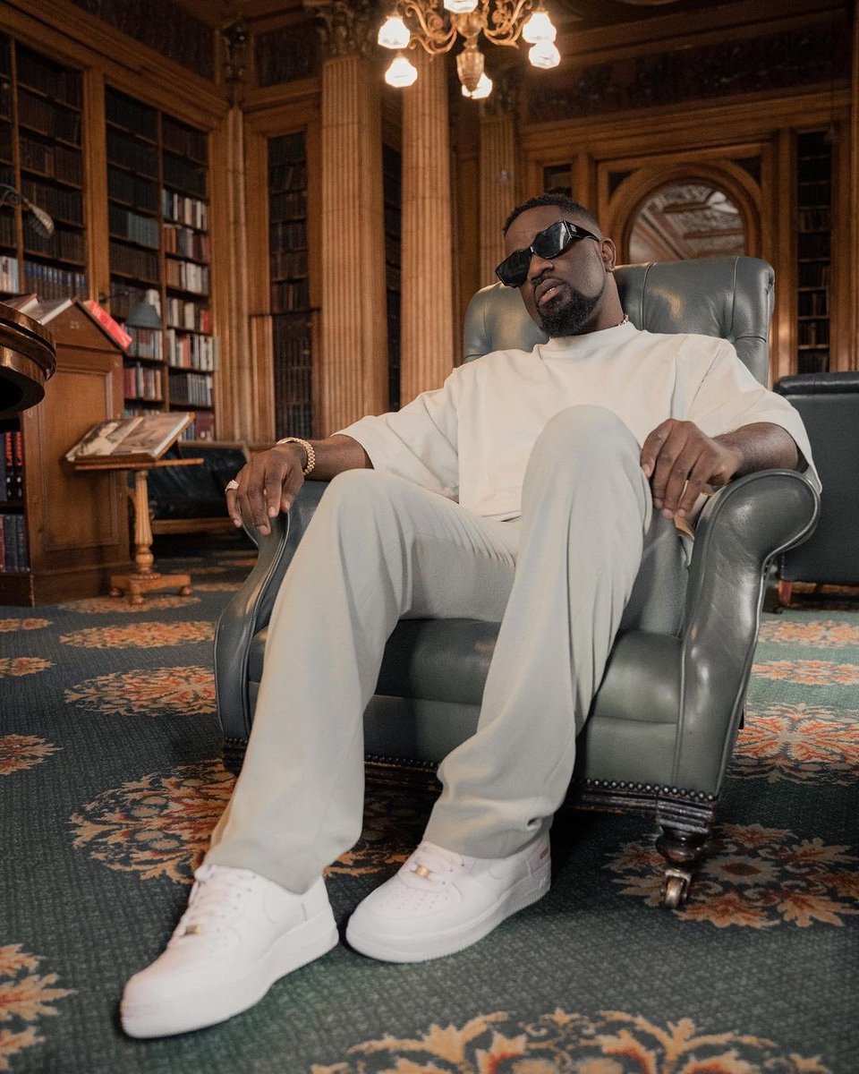 EfyaKese's tweet photo. Africa Best Rapper🤝🔥🔥 @sarkodie https://t.co/b5YrFIehjk