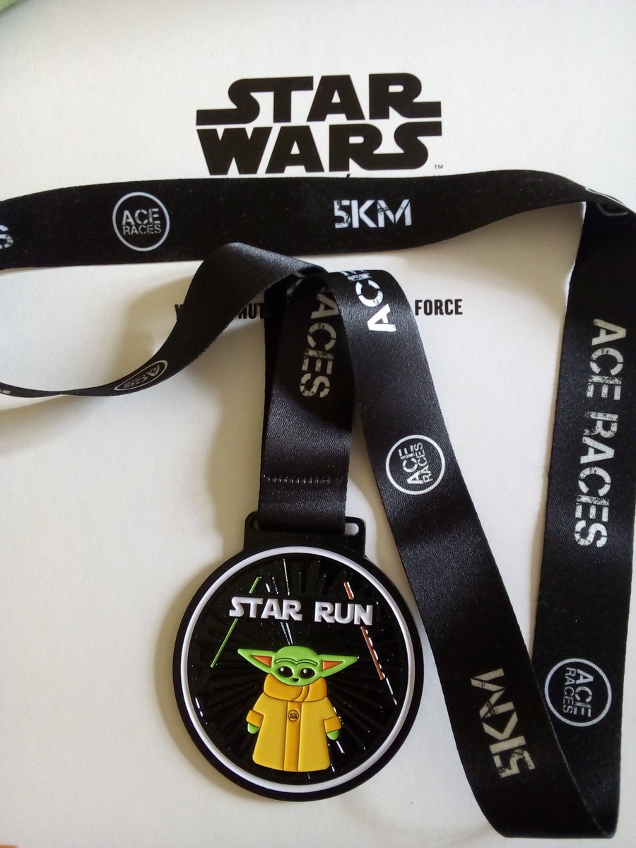 MaitreZaza's tweet photo. Après plusieurs entraînement , j'ai fait la course virtuelle Star Wars de 5 km . J'ai réussi et j'en suis fière , tout comme cette médaille 😃💪 #starwars #race #starrun #medaille https://t.co/4R63xrAra5