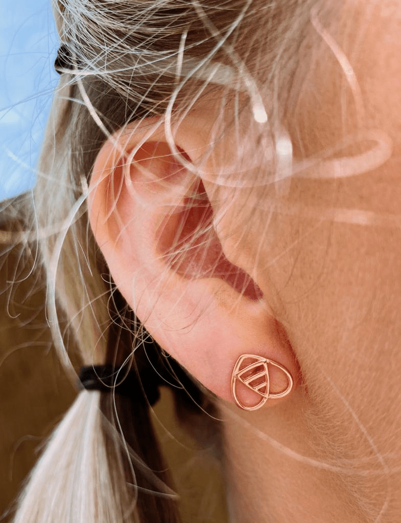 ILoveMCR's tweet photo. Looking for a gift which celebrates Manchester as well as being eco-friendly? 

@ManukaMcr jewellery gives back to nature and 10% of all profits go to The Bumblebee Conservation Trust 🐝 

ILOVEMCR readers get 20% off using code ILOVEMCR20 👇
https://t.co/52kF1Tgj0n https://t.co/rlK010BLOr