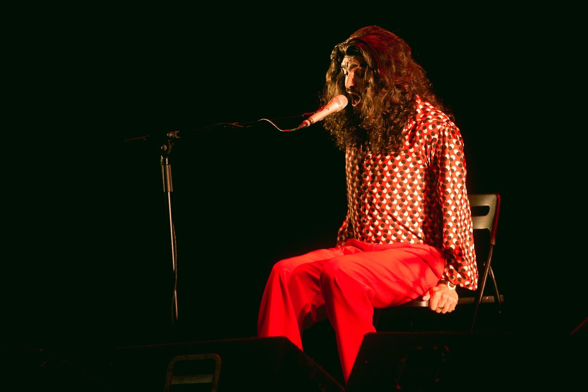 Si hay algo que han predicado Israel Fernández y Diego del Morao estos dos días de TODO AGOTADO en <a href="/teatrolara/">Teatro Lara</a>, es precisamente la palabra que da nombre a su último disco "AMOR". Amor, cercanía, humildad, maestría y, sobre todo, respeto profundo por el cante. #SONEstrellaGalicia