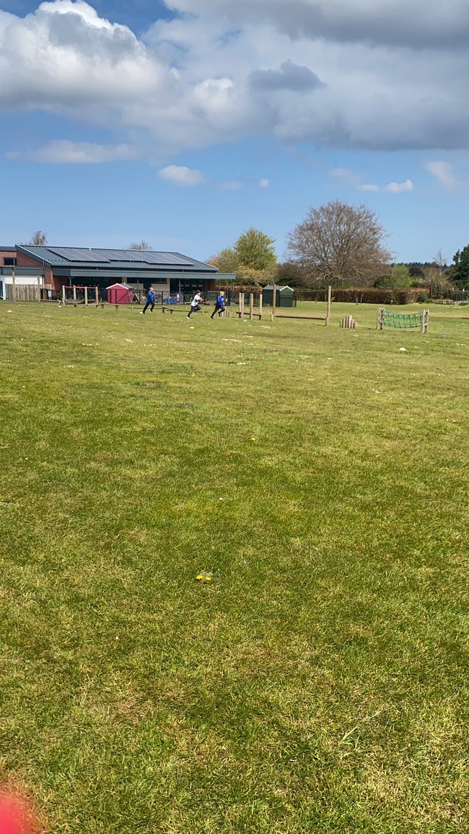 Lou8413's tweet photo. Penguins class have had a fun time completing the Daily Mile Challenge! @Astley_Primary #EnglandDoesTheDailyMile #1MillionMoving @WNDSSP @Sport_England @_thedailymile #weareace #aps #weareastley https://t.co/xyfkph1CyU