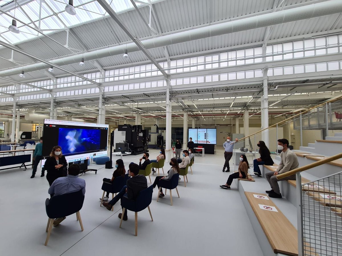 madecc40's tweet photo. Giovedì 29 aprile abbiamo ospitato gli studenti @MIP_PoliMi classe #iMSCPM per una visita guidata nella nostra fabbrica digitale. Un'esperienza immersiva e concreta di gestione del processo produttivo con tecnologie 4.0.
#meetMADE https://t.co/FaWAGf4xFC