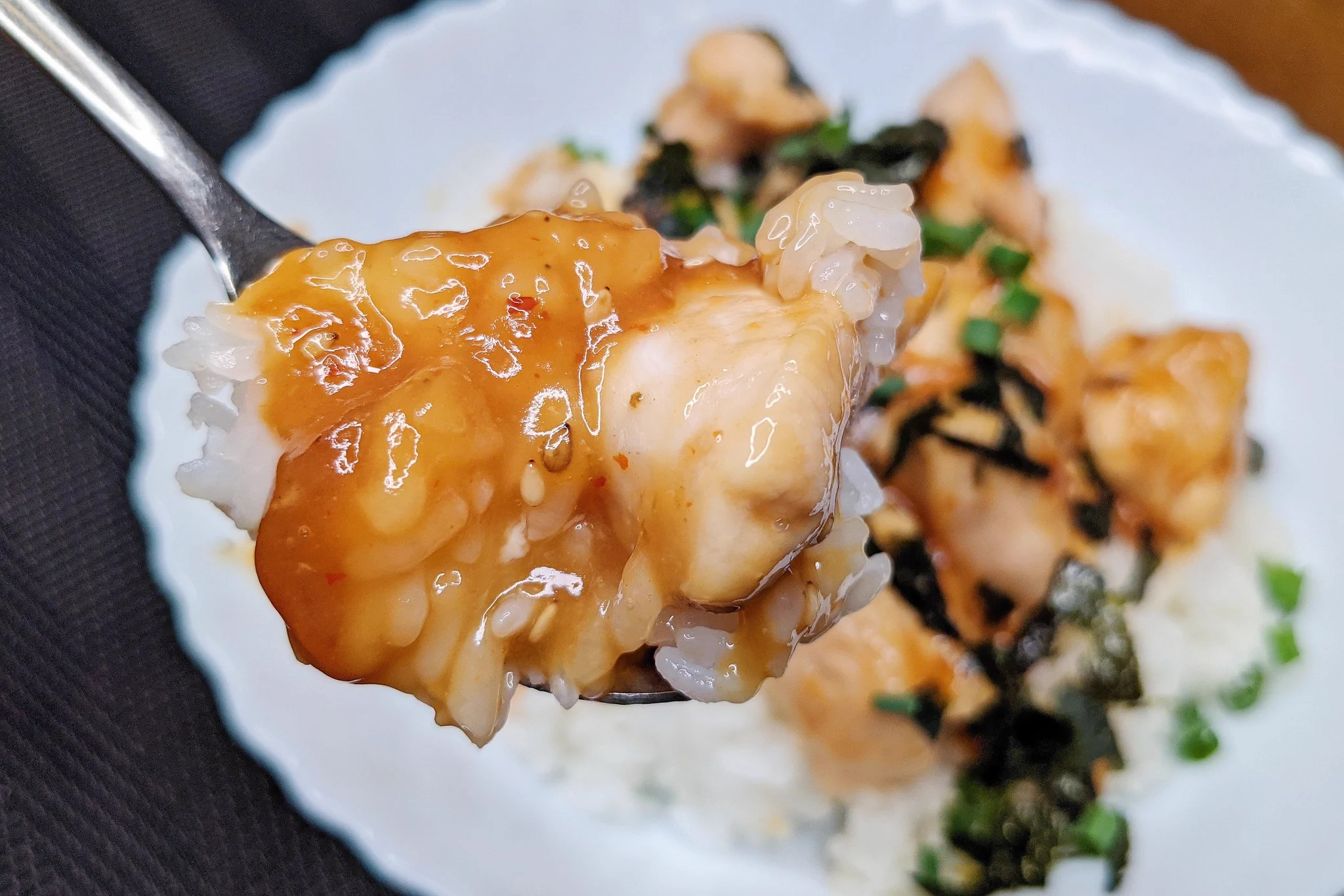とっても美味しそう！鶏むね肉を使った丼ものレシピ！