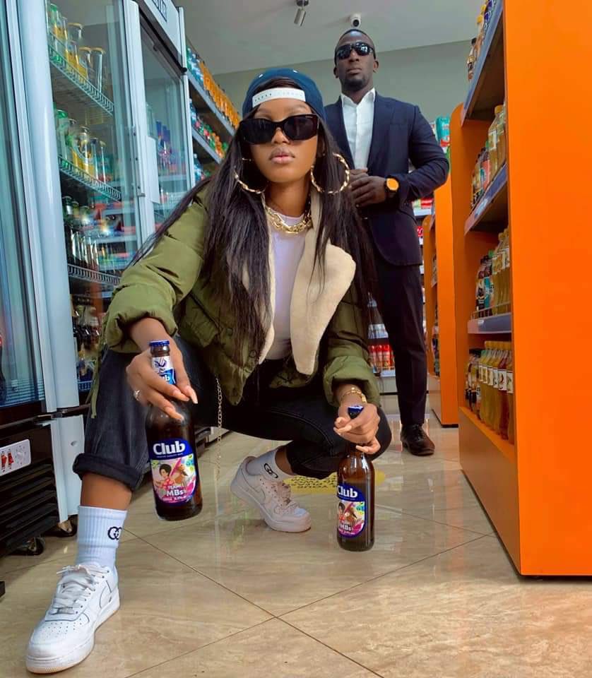 AbwooliFruity's tweet photo. Whether we want it or not we are all #TeamMBz in one way or the another isn’t it ? 
So when you land on that bottle please rep for your team like the beautiful @SpiceDianaUg is doing.
#HuntForYourClub 
#UnleashYourBeat https://t.co/lVUZdbpX5H